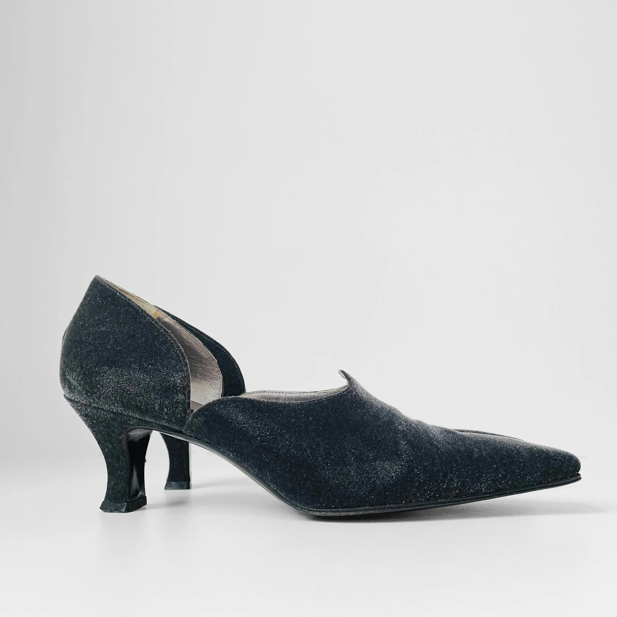 1980s Joan Helpern Charcoal Velvet Low Heel Slip-On Shoes - Sz. 8M