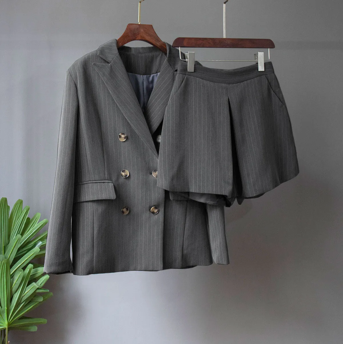 Chic Stripe Oversized Blazer ＆ High Waist Shorts Skirts 2 Piece Sets