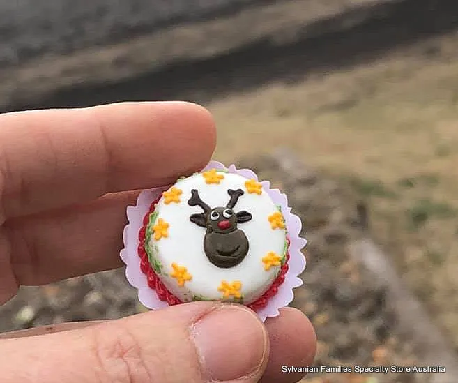 Christmas Cake Miniature - Reindeer theme