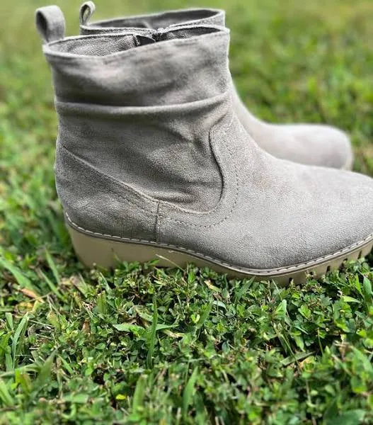 DASHING BOOTIES