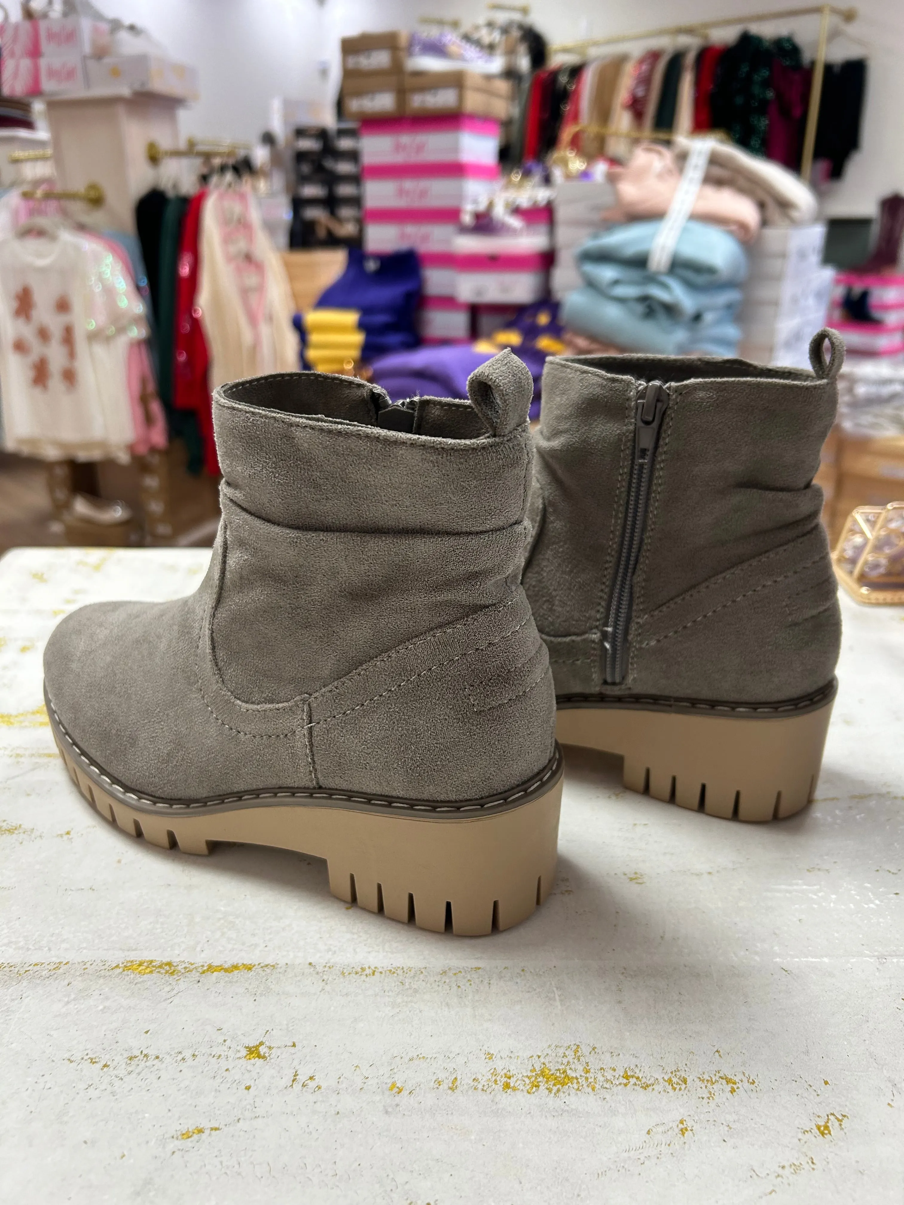 DASHING BOOTIES