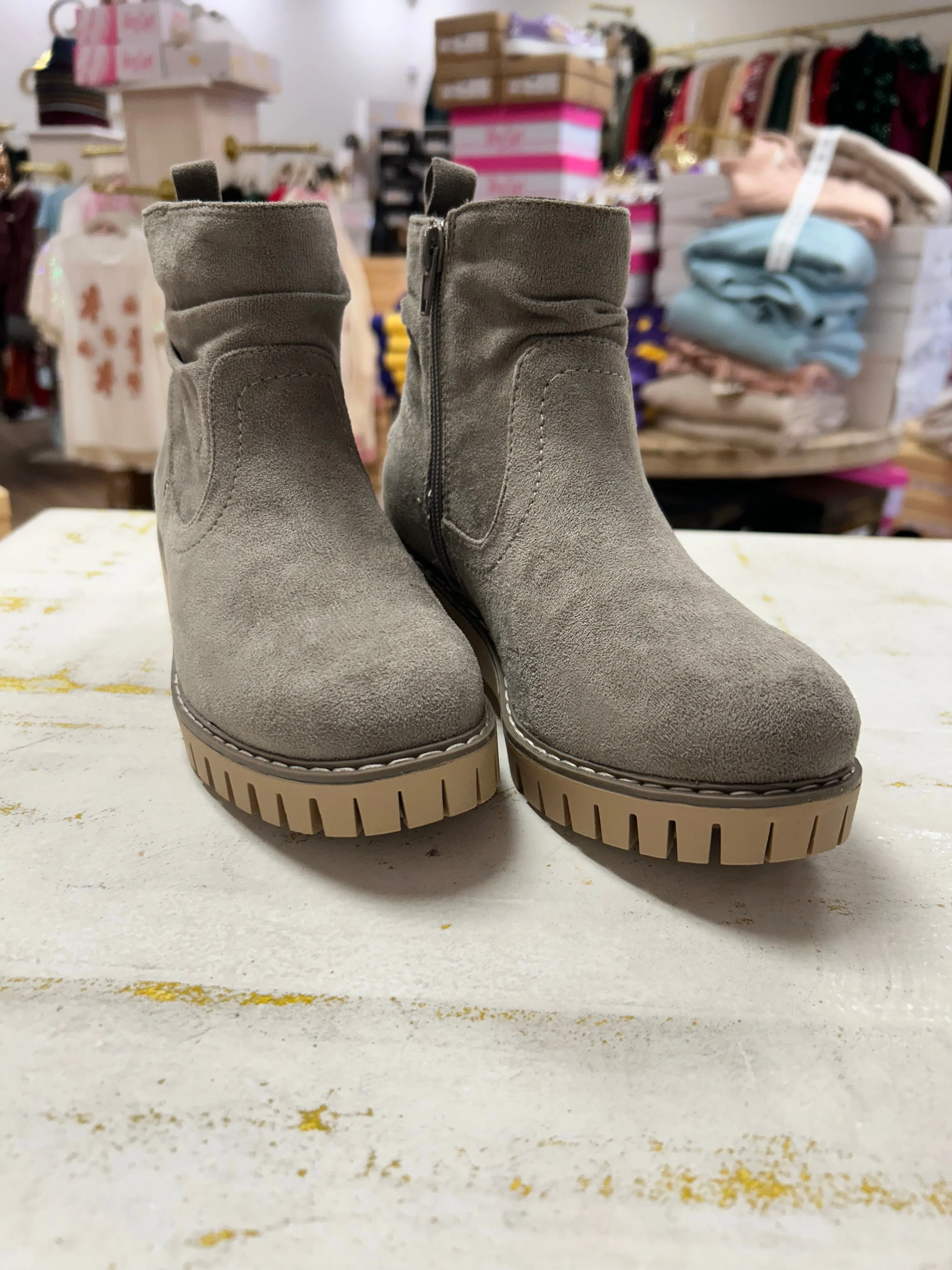 DASHING BOOTIES