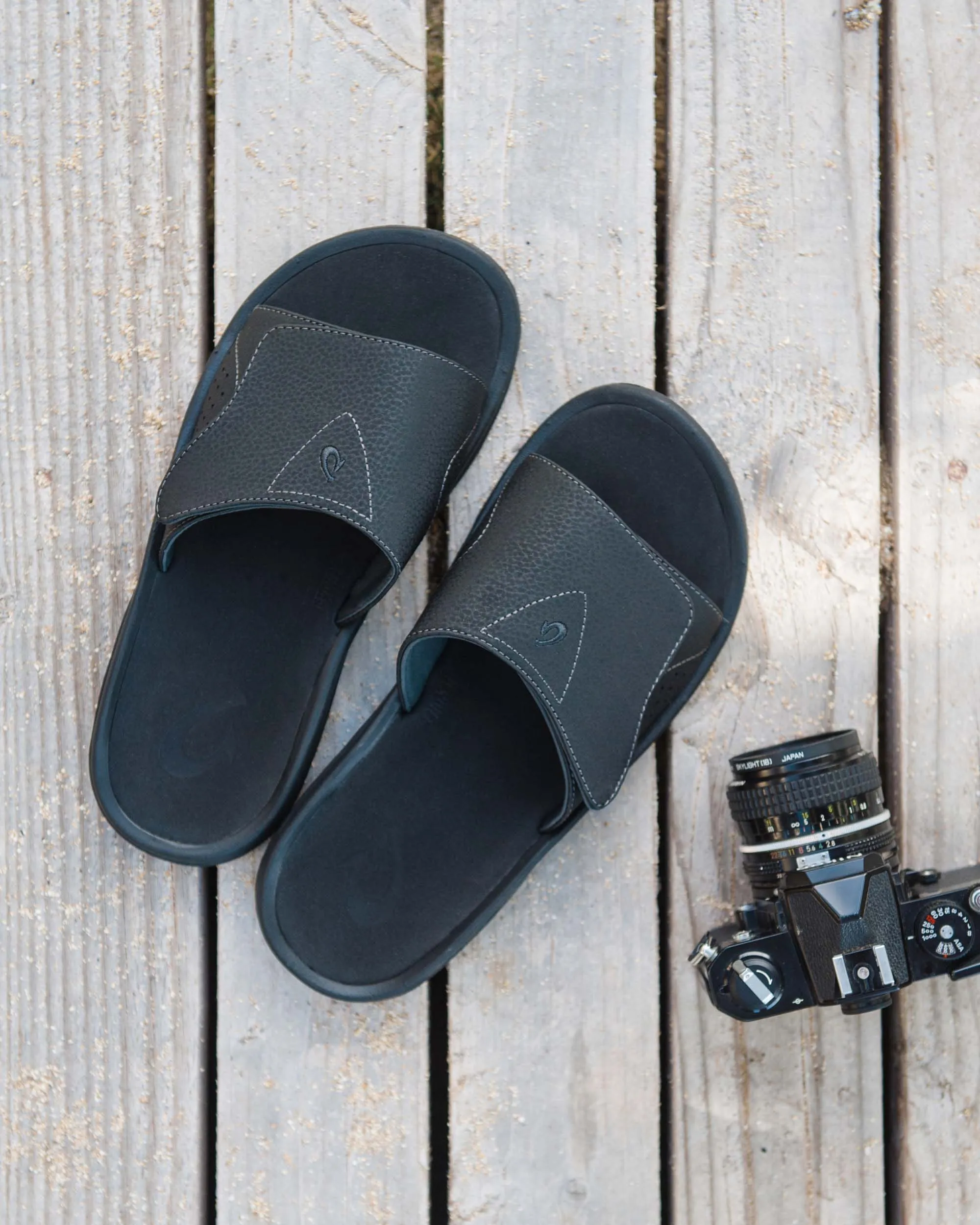 OluKai Men's Nalu Slides- Black