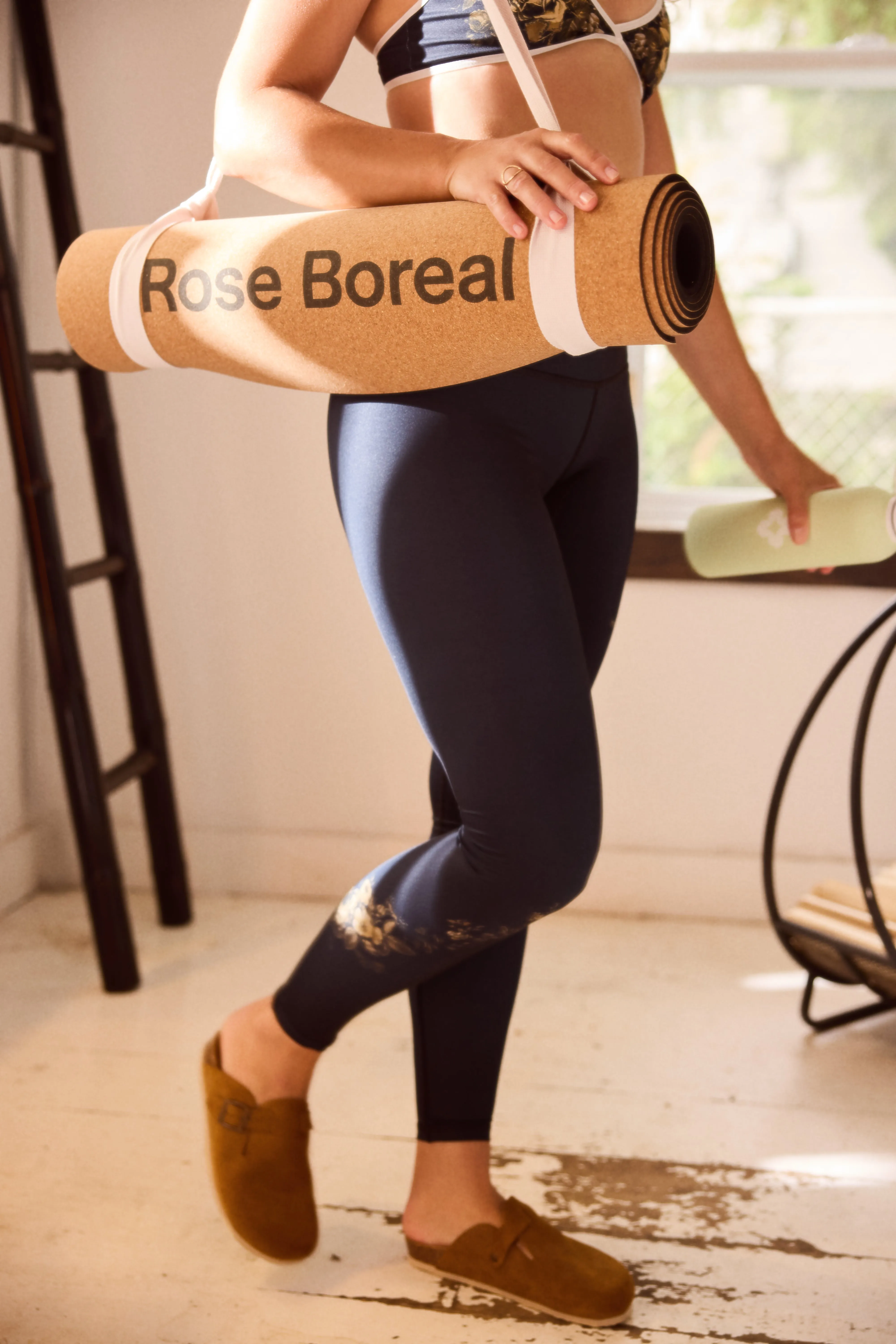 Reversible Ultralight High-Rise Legging - Charcoal English Garden