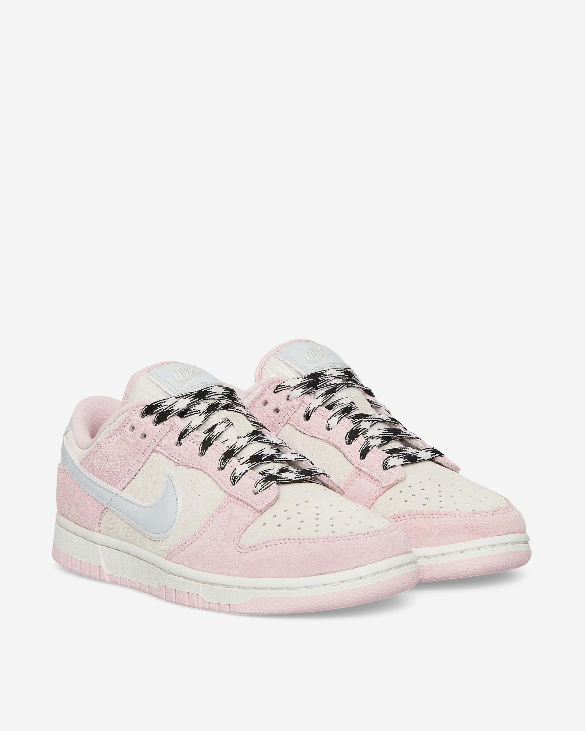 WMNS Dunk Low LX Sneakers Pink Foam