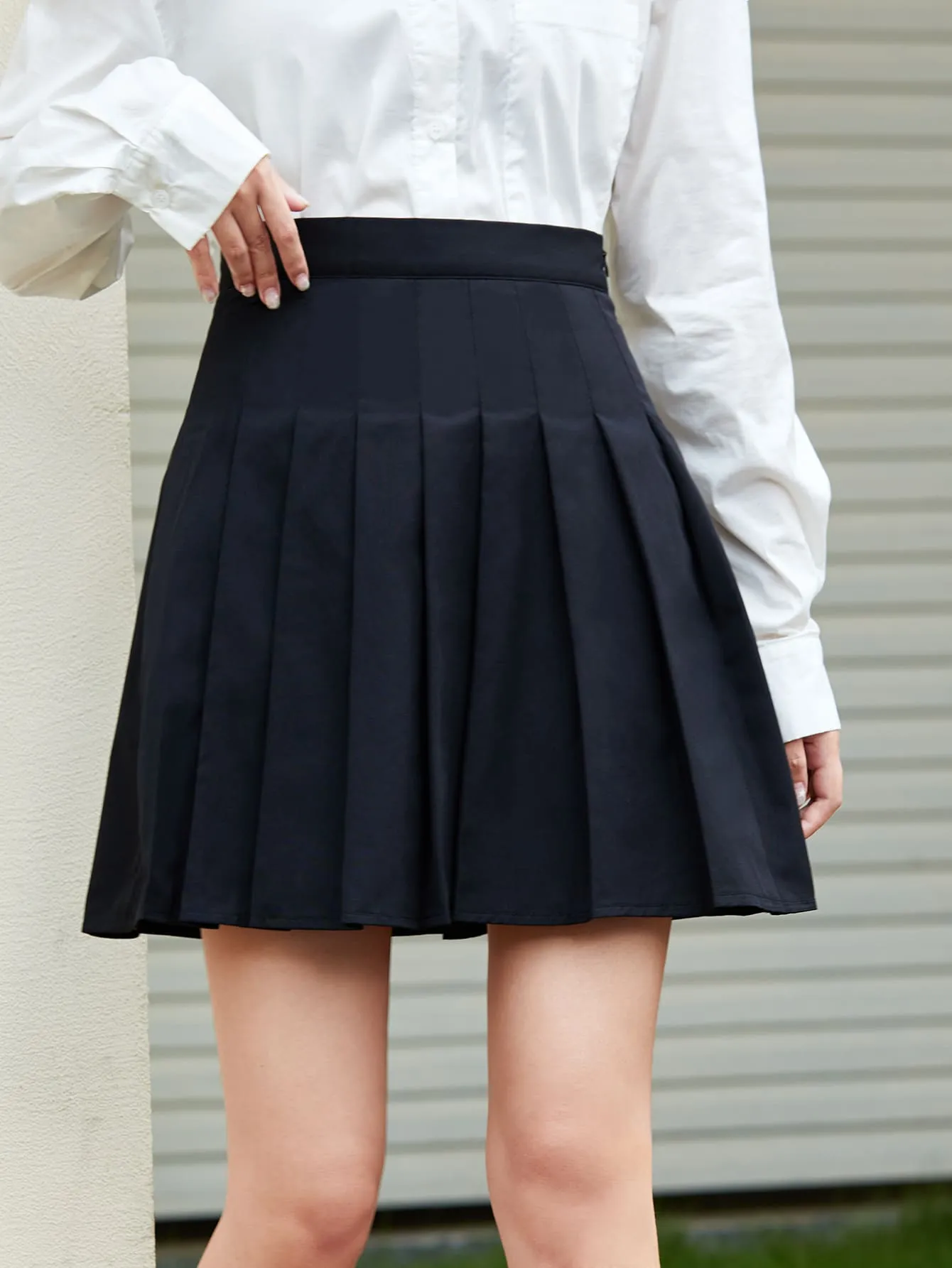 Zip Side Pleated Skirt